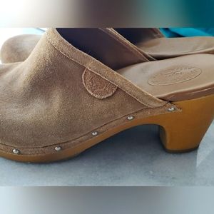 American Eagle Womens suede clogs size 9